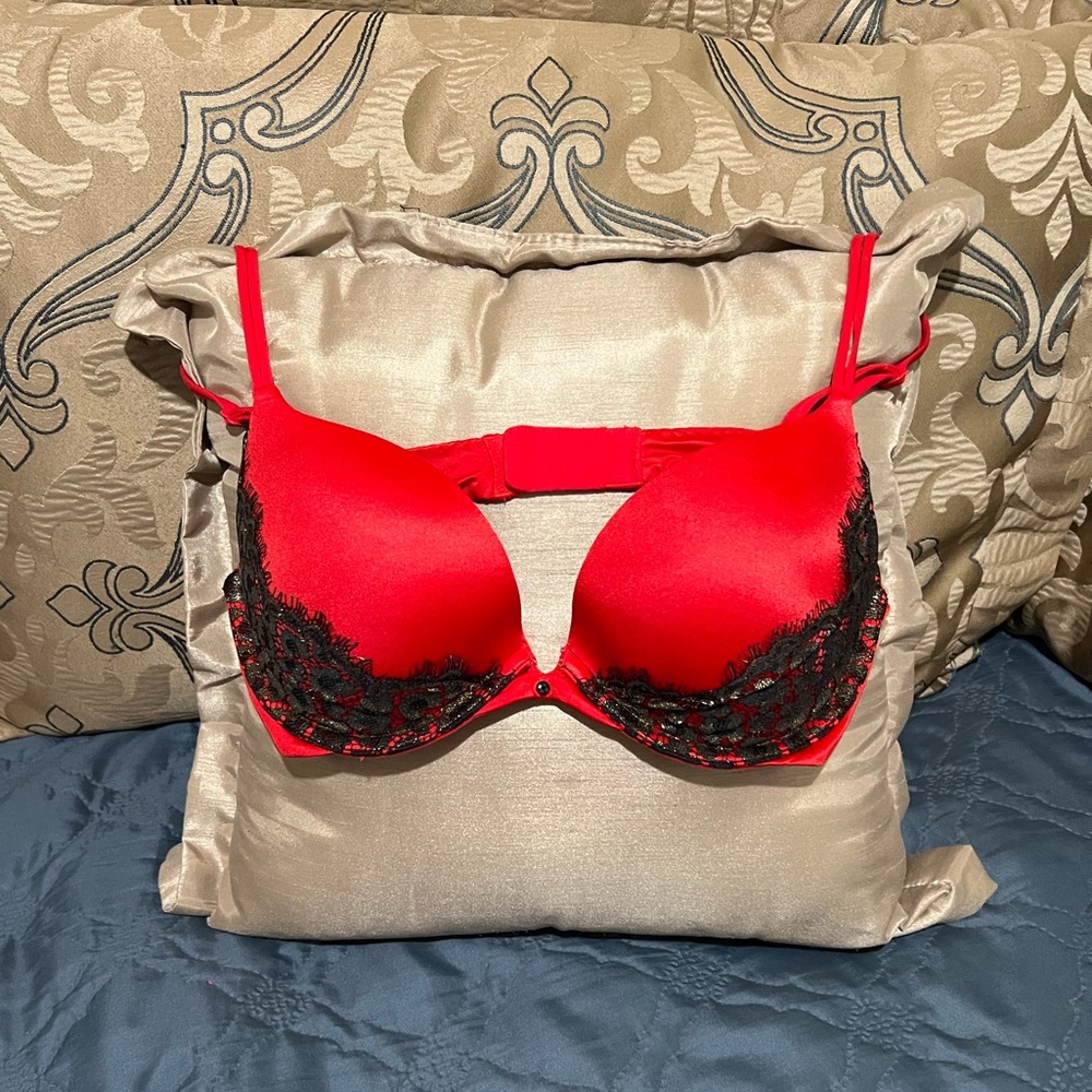 Victoria’s Secret Very Sexy Push-Up Bra 34C Red